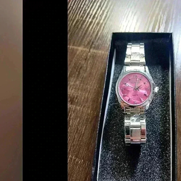 Geneva Accessories - Water-resistant quartz watch